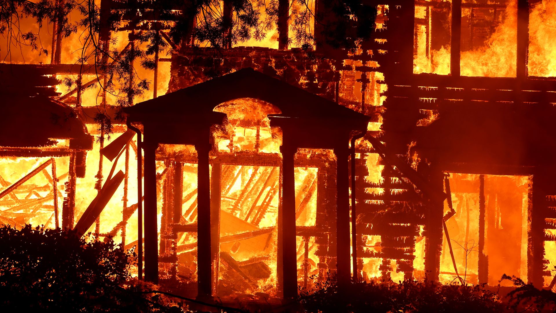 Ben Affleck, Guillermo del Toro o Mark Hamill, evacuados de sus casas por el fuego
