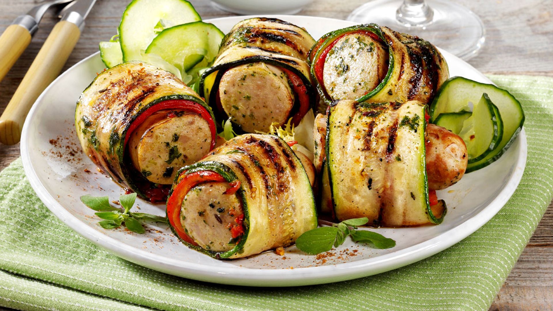 Rollitos de calabacín con butifarra