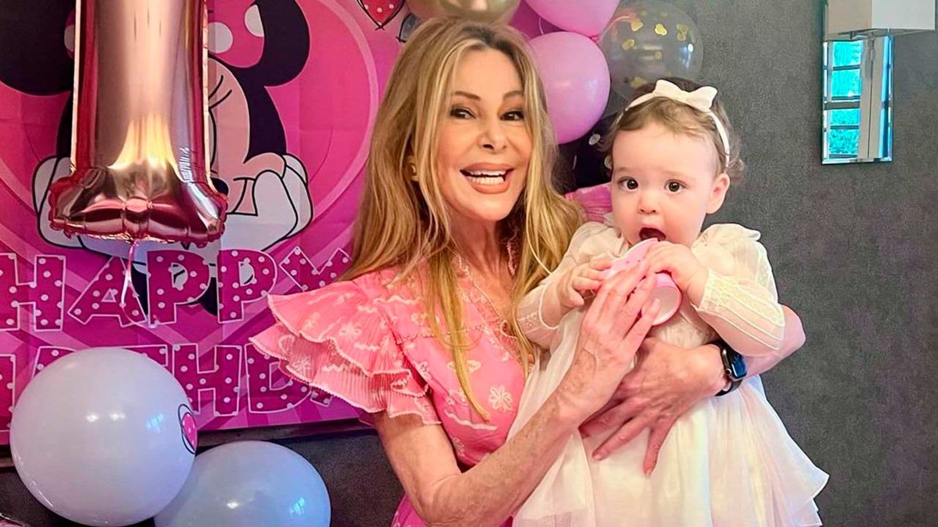 Ana Obregón celebra el primer cumpleaños de Anita en una fiesta familiar ¡y Minnie Mouse como invitada!