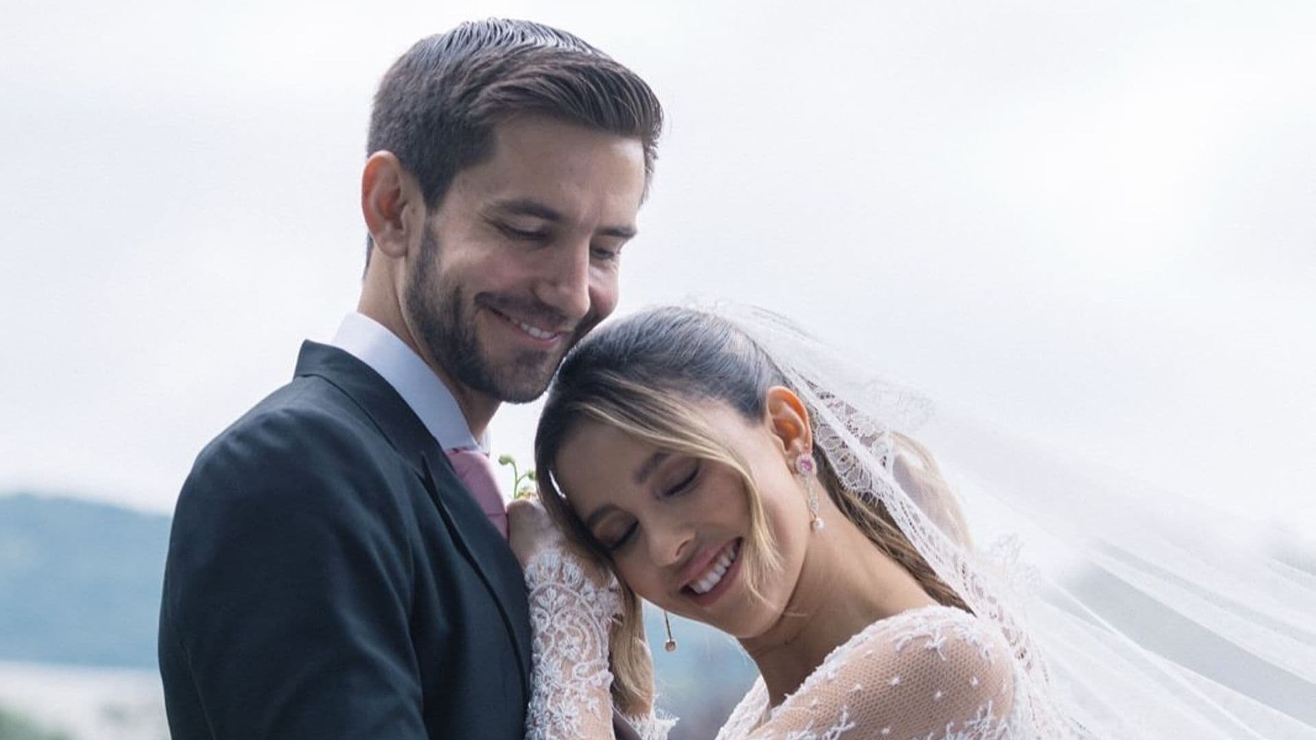 Paulina Goto y Rodrigo Saval el día de su boda