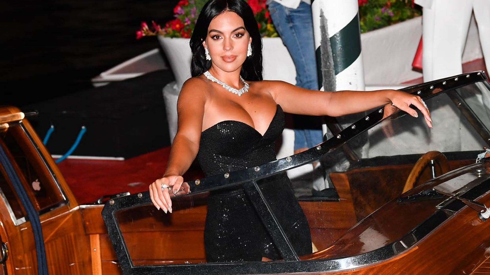¡Sorpresa! Georgina llevó un tercer look en Venecia, y es el más explosivo