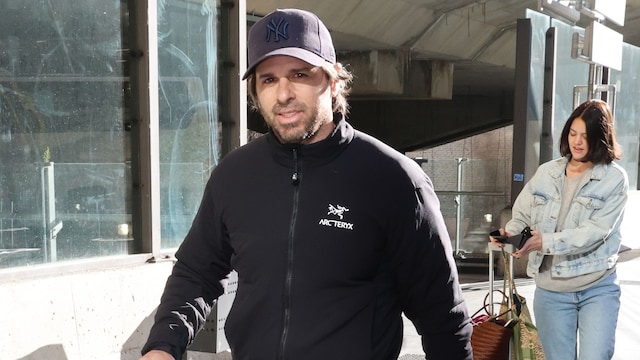 Álvaro Falcó e Isabelle Junot a su llegada al aeropuerto, a 10 de diciembre de 2024, en Madrid (España) 