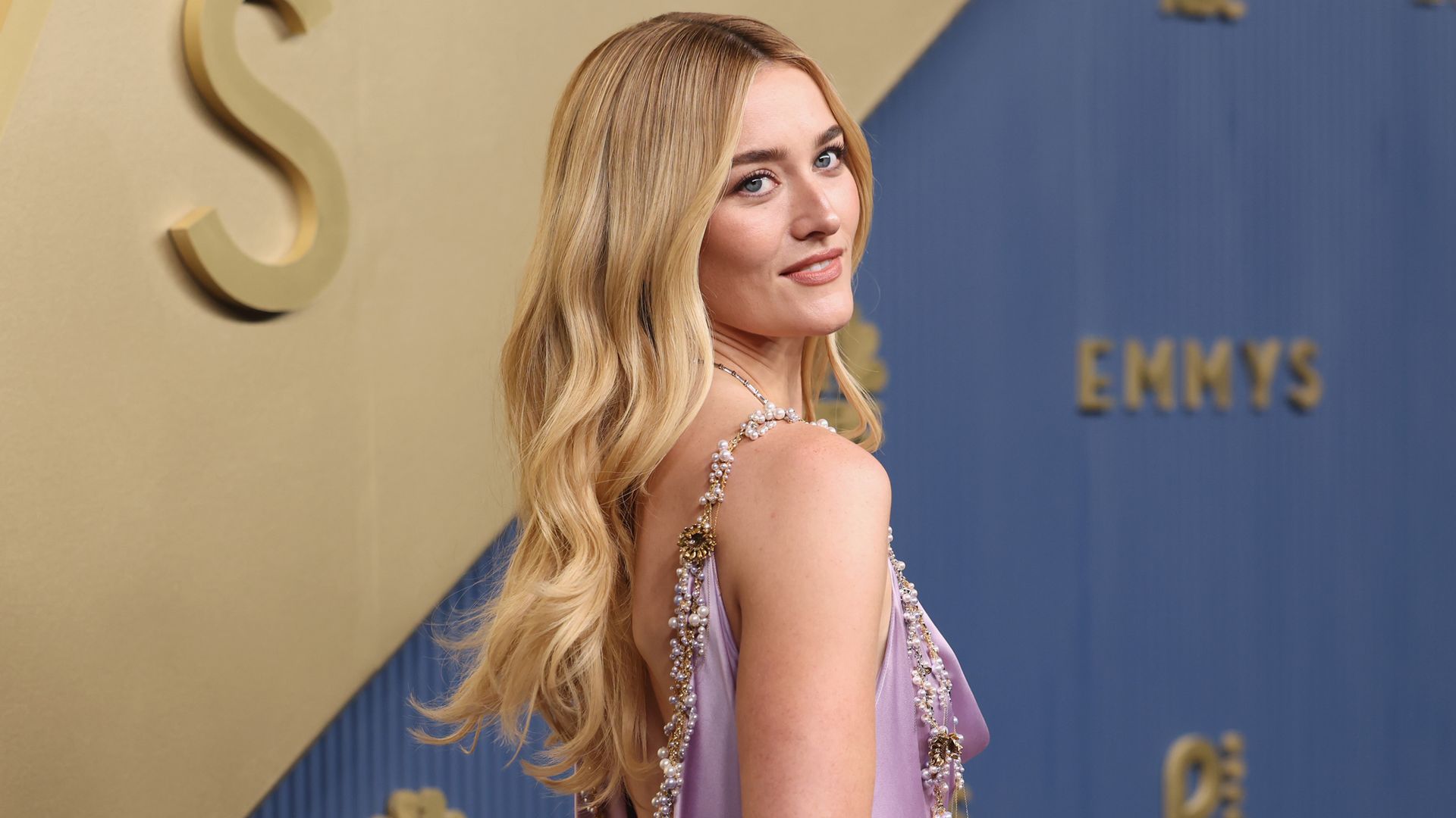 9 peinados con ondas vistos en los Emmy 2026 que se pedirán en las peluquerías este otoño