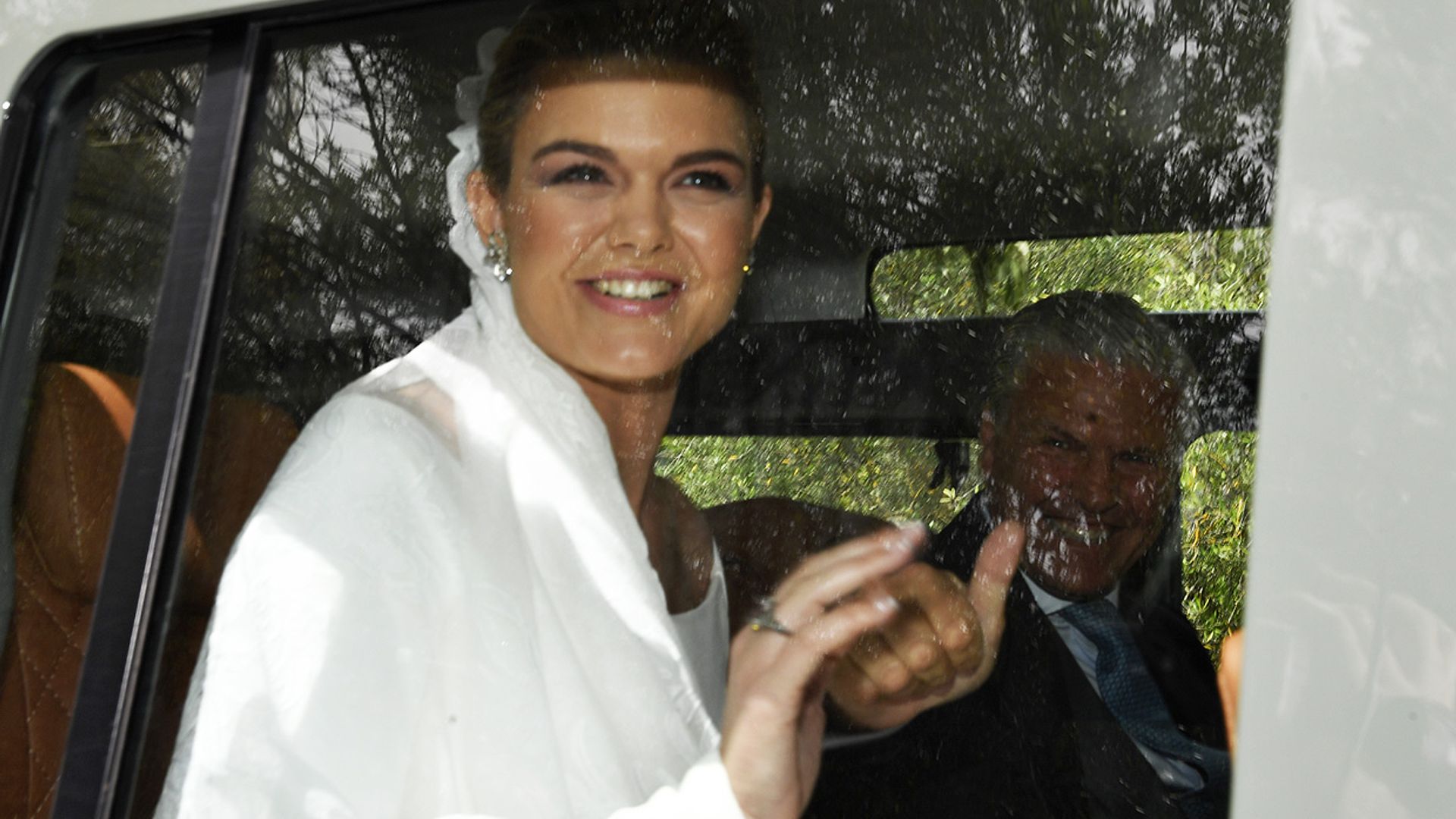 La gran sonrisa de Alejandra Ruiz de Rato en sus primeras imágenes vestida de novia