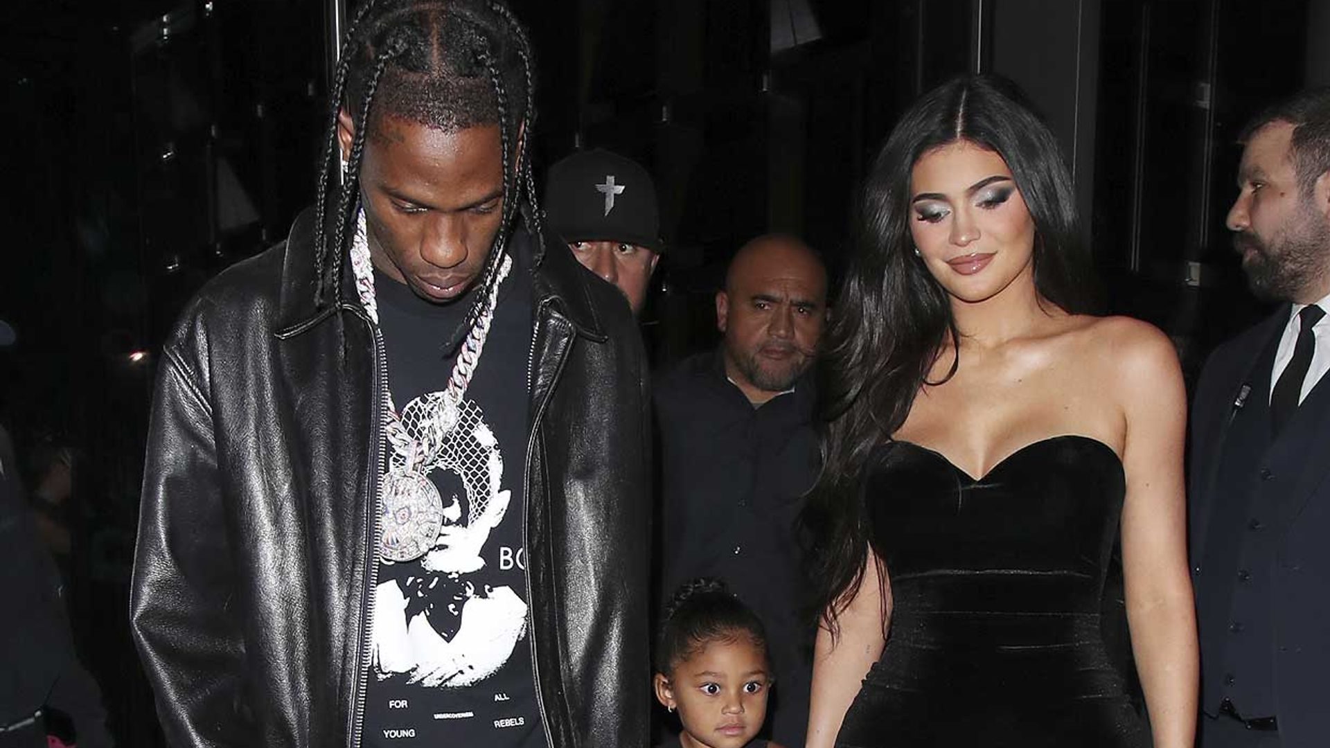 El lujoso paso de Kylie Jenner y su familia por Londres: exclusiva cena e impactantes looks de la pequeña Stormi