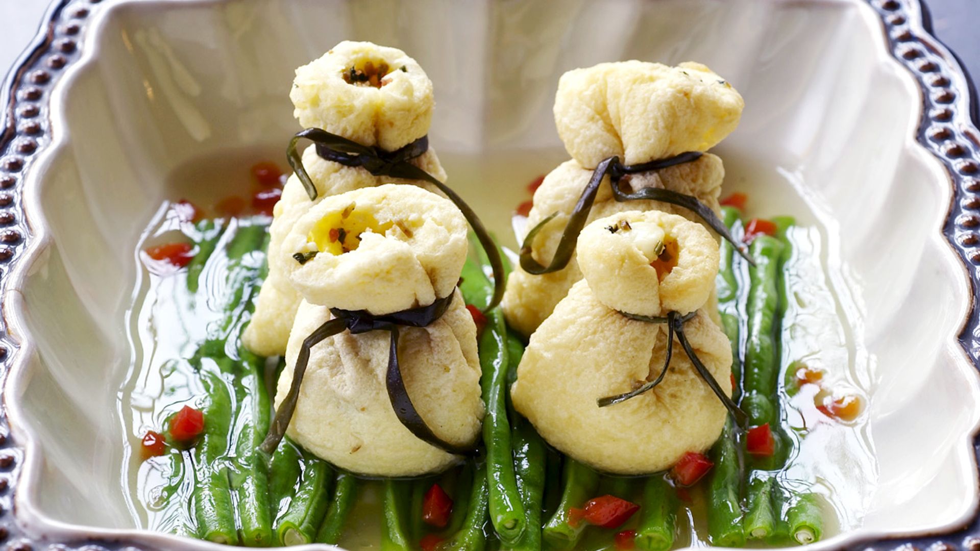 Saquitos de tofu rellenos