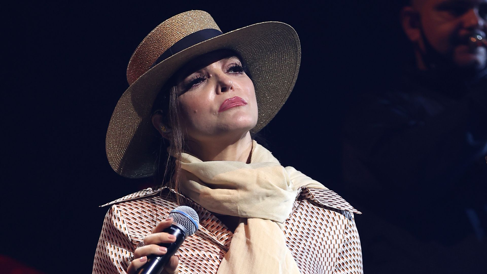 Ana Bárbara se sincera sobre el distanciamiento de sus padres y el conflicto legal con su hermano | ¡HOLA!