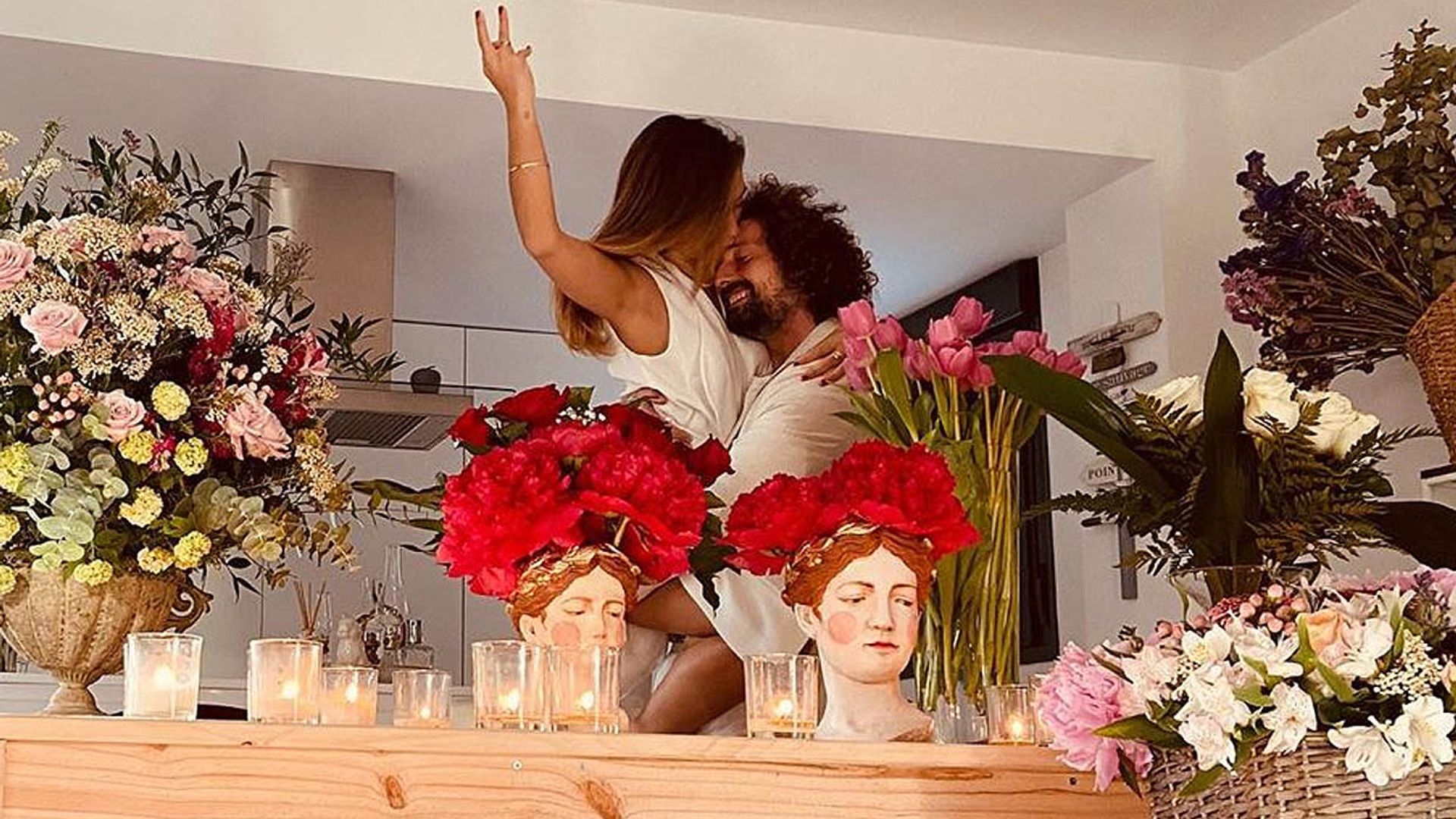 El derroche de romanticismo del reportero José Antonio León para pedir matrimonio a su chica