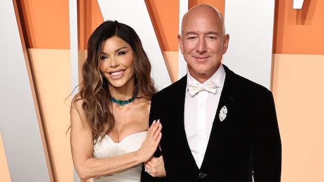 Lauren Sanchez y Jeff Bezos en la fiesta de Vanity Fair en marzo de 2025.