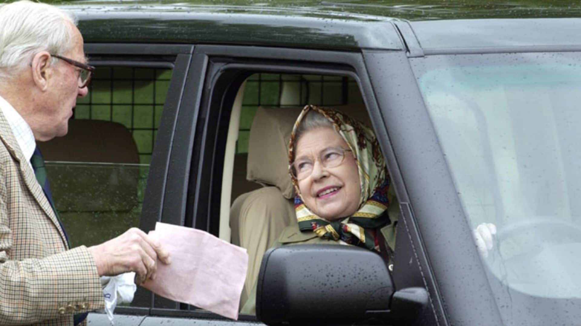 ¿Por qué la reina Isabel II no tiene (ni necesita) licencia de conducir?