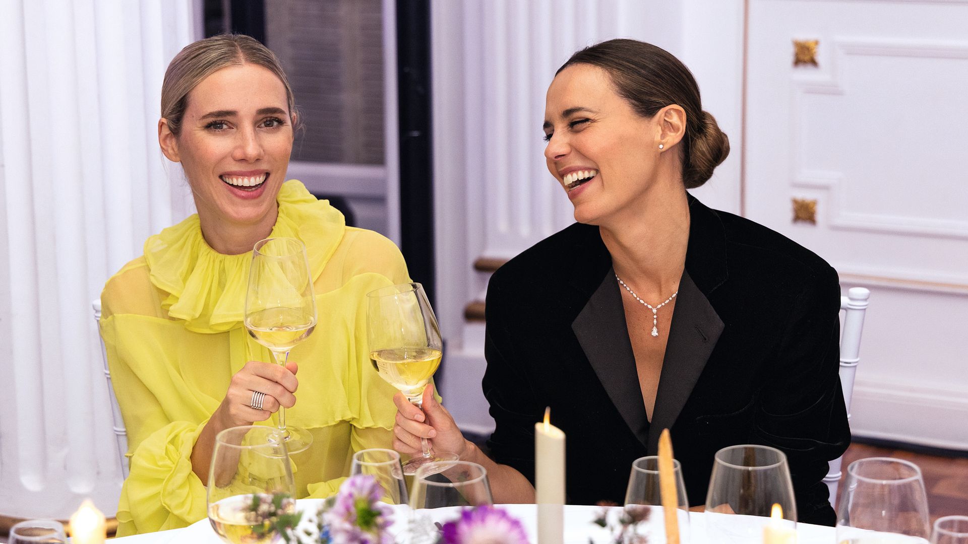  Lulu Figueroa y Claudia Osborne durante la cena