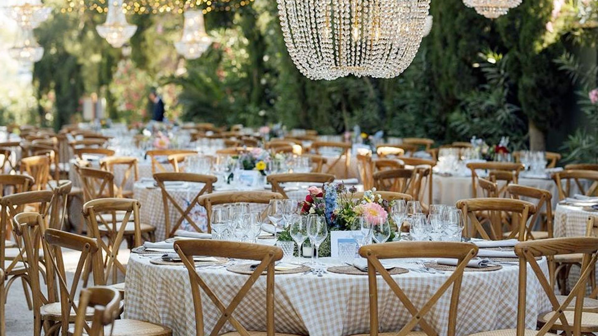 Las mantelerías más bonitas para vestir las mesas de tu boda, ¡y que todos quieran hacerles fotos!