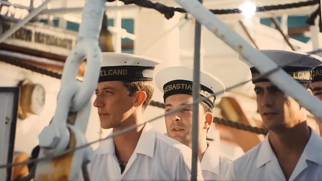 Nicolás Vallejo-Nágera, de joven, a bordo de Elcano 