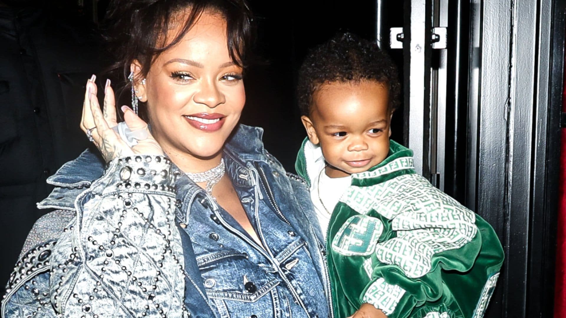 Las rompedoras imágenes de Rihanna con su hijo en brazos en la recta final de su segundo embarazo ¡Para comérselo!