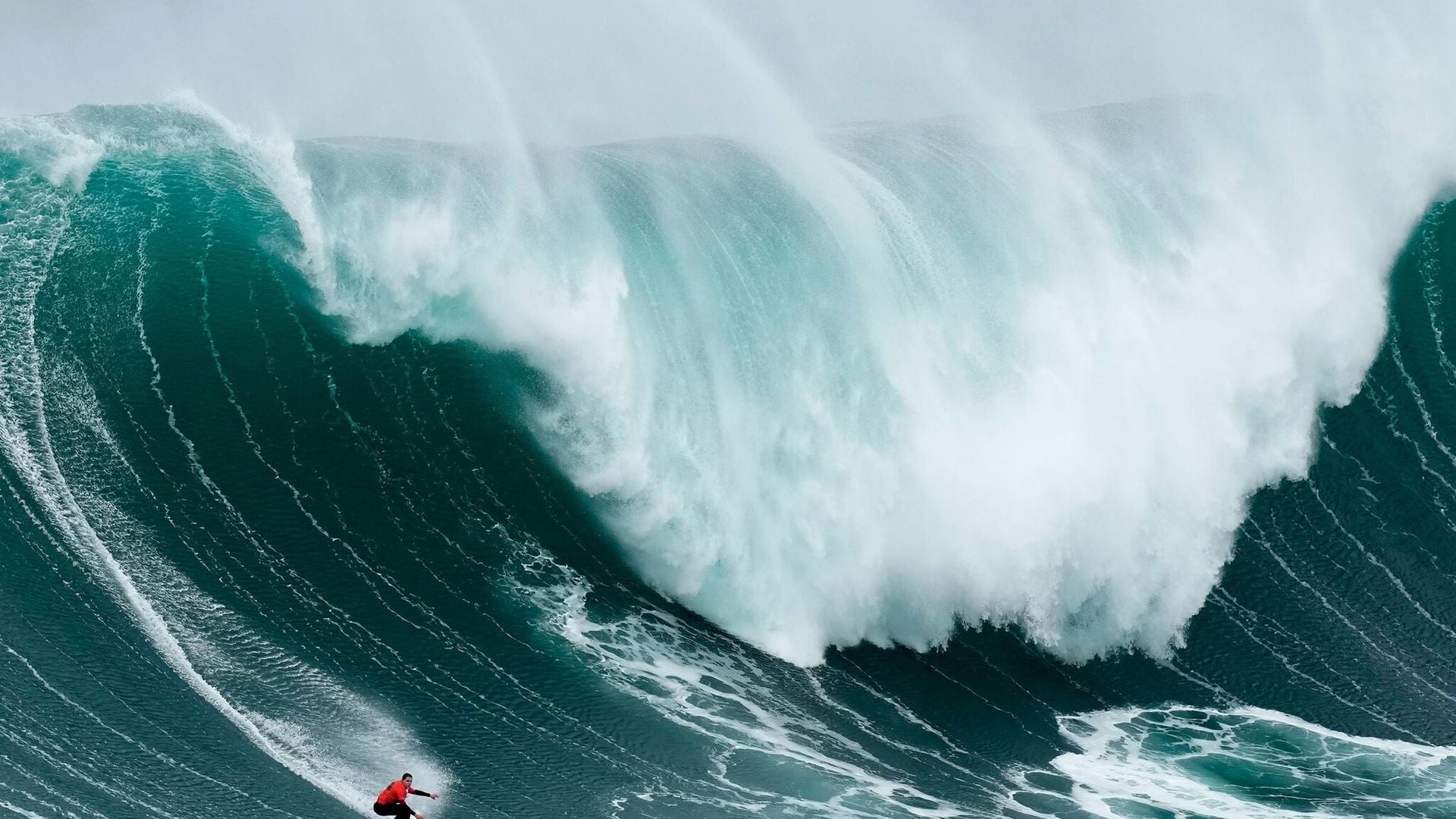 En imágenes: de un récord de ‘escalada’ a las famosas olas gigantes de Nazaré