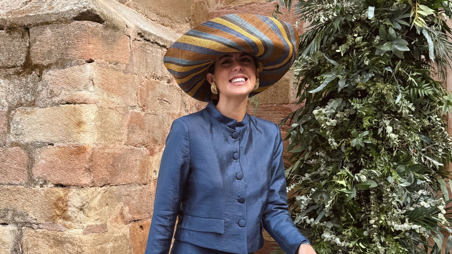 Del vestido drapeado al estilo Lady Di al traje satinado que reinventa la moda de invitada: los 11 looks más elogiados del fin de semana