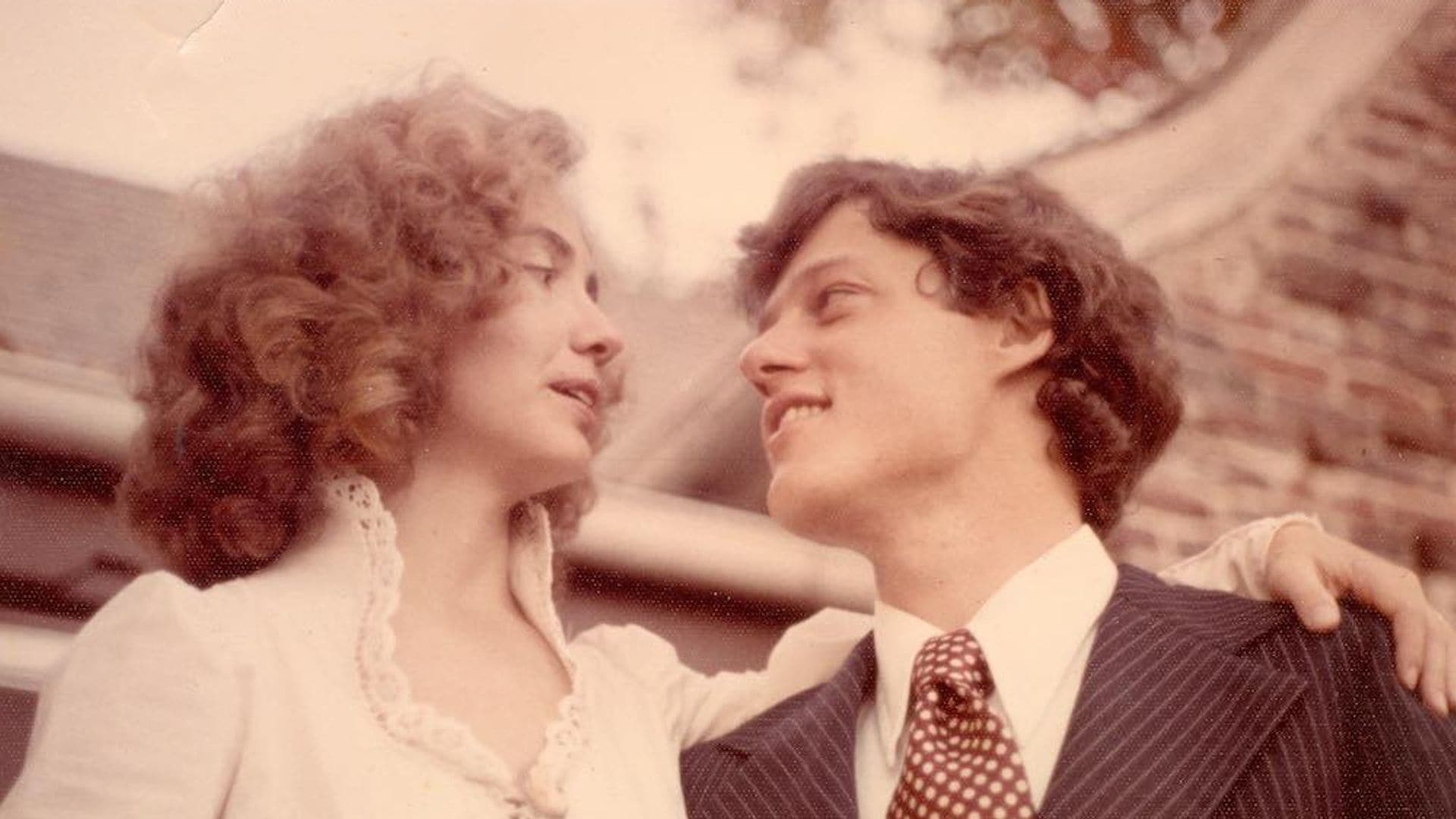 Bill y Hillary Clinton celebran 50 años de casados y abren el álbum de su boda