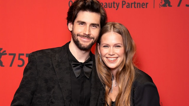 Álvaro Soler y Melanie Kroll