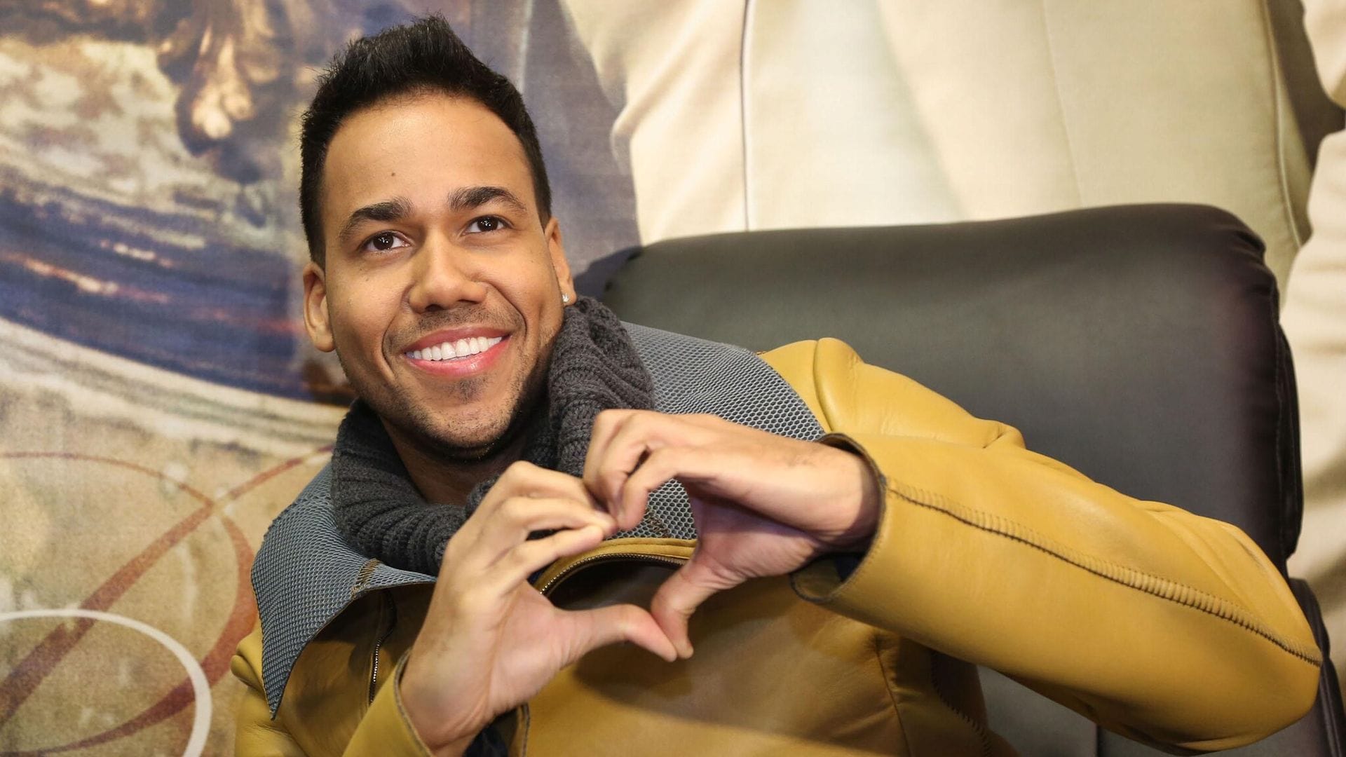 ¡Dúo dinámico!: Romeo Santos y su hijo se convierten en Batman y Robin
