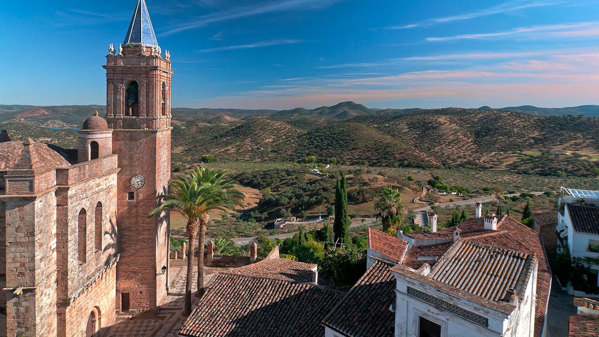 Huelva serrana: pueblos bonitos, dehesas y mucha historia