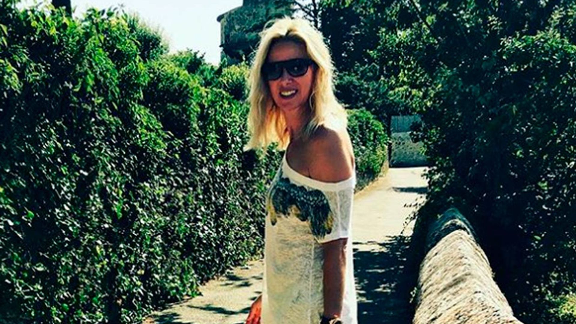 Surf y corazones en la arena: las vacaciones familiares de Anne Igartiburu en su tierra