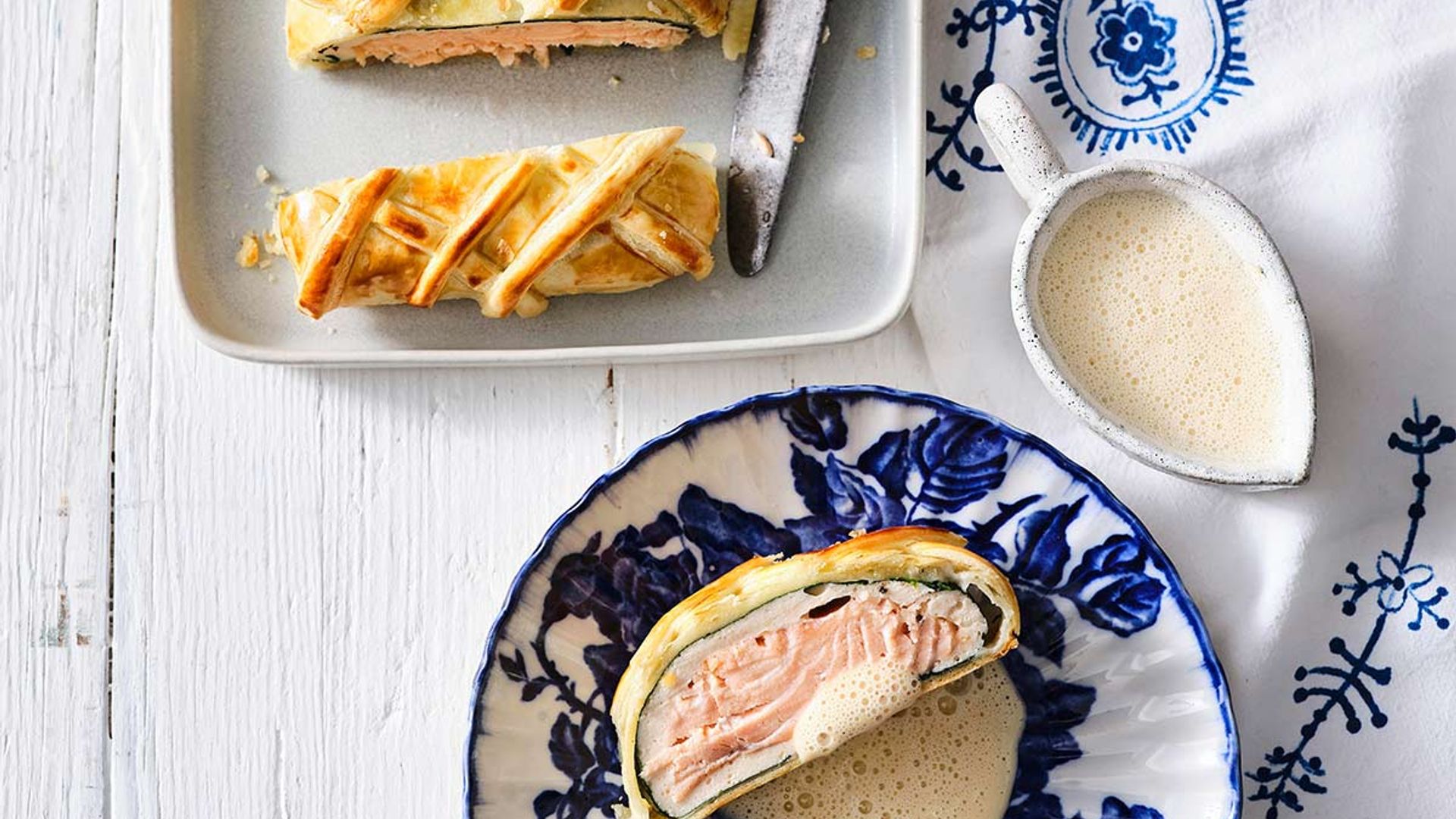 Salmón en hojaldre con salsa ‘beurre blanc’