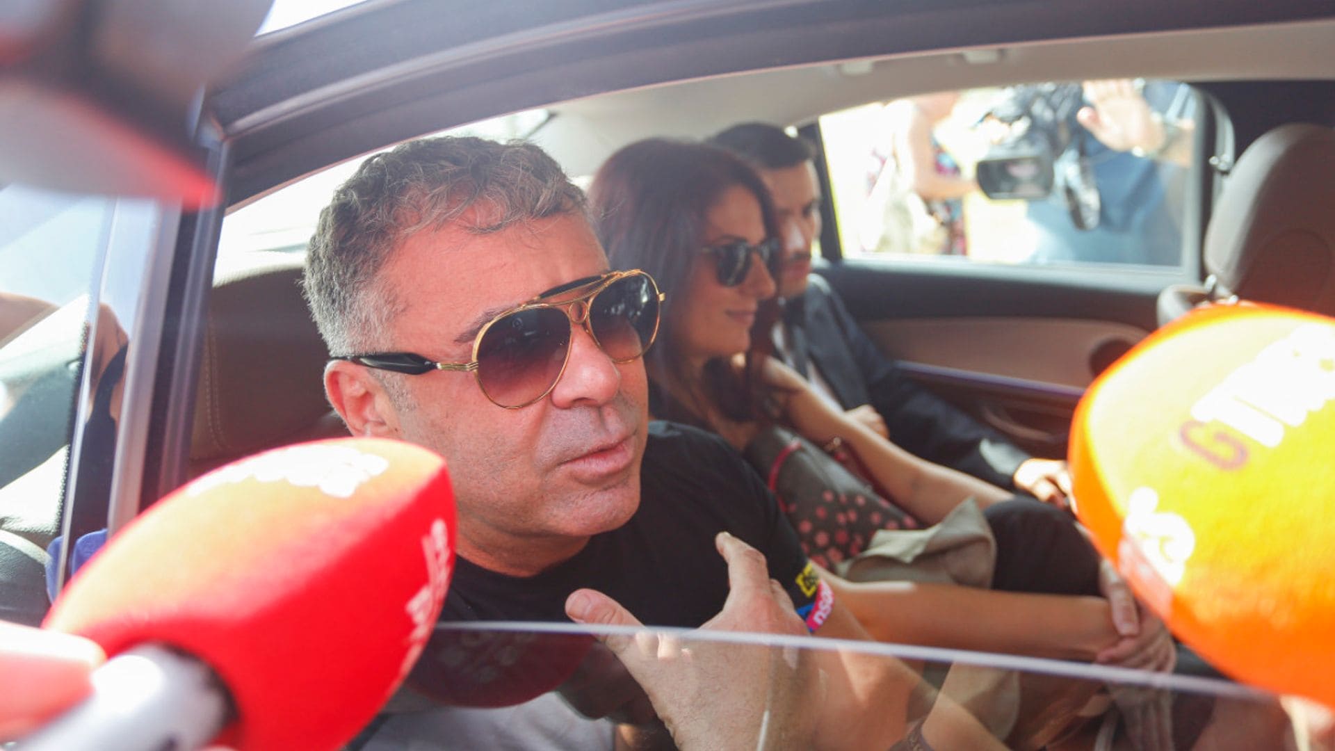 Así ha vivido Jorge Javier Vázquez los instantes previos a la boda de Isa Pantoja, en la que ha sido el padrino
