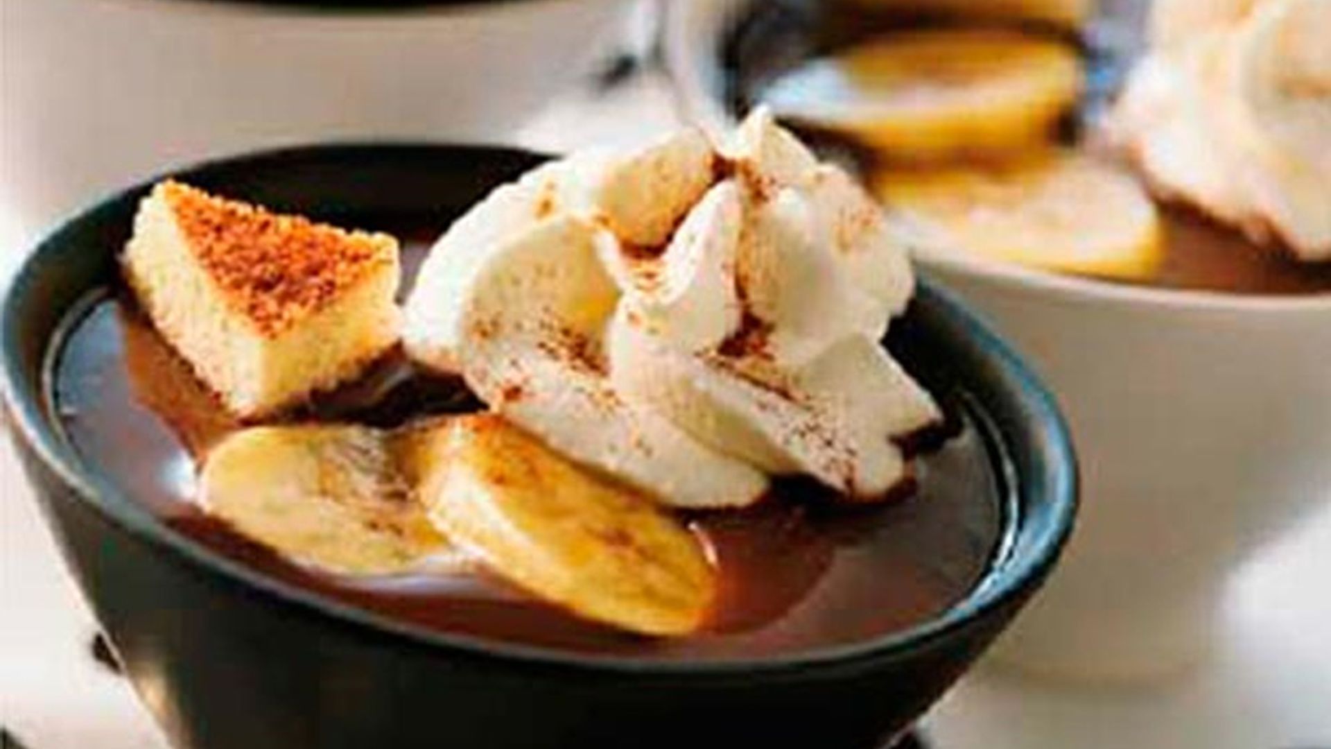 Crema ligera de chocolate con plátano y nata