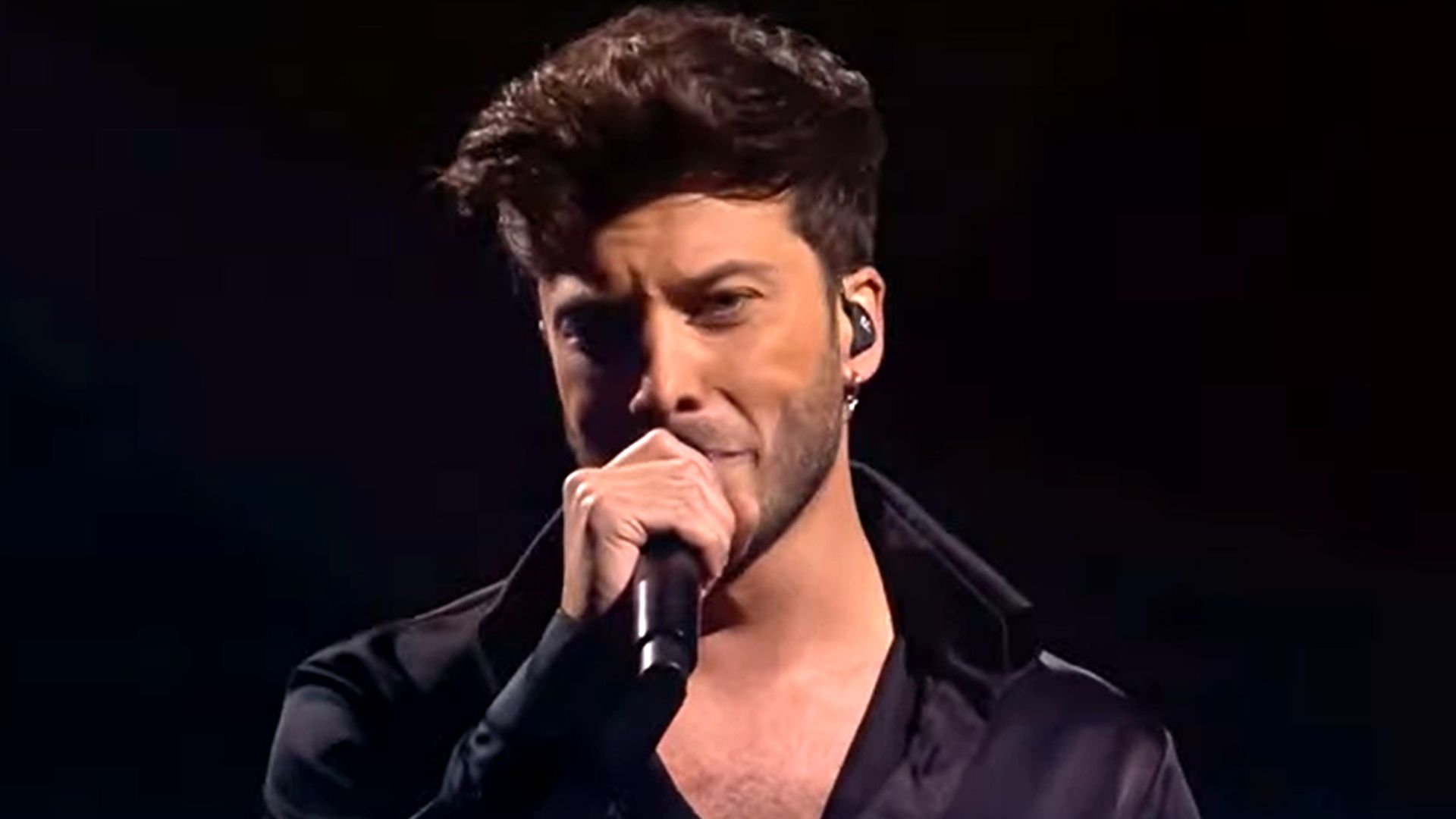 Blas Cantó se emociona al final de su actuación en Eurovisión: así lo dio todo con 'Voy a quedarme'