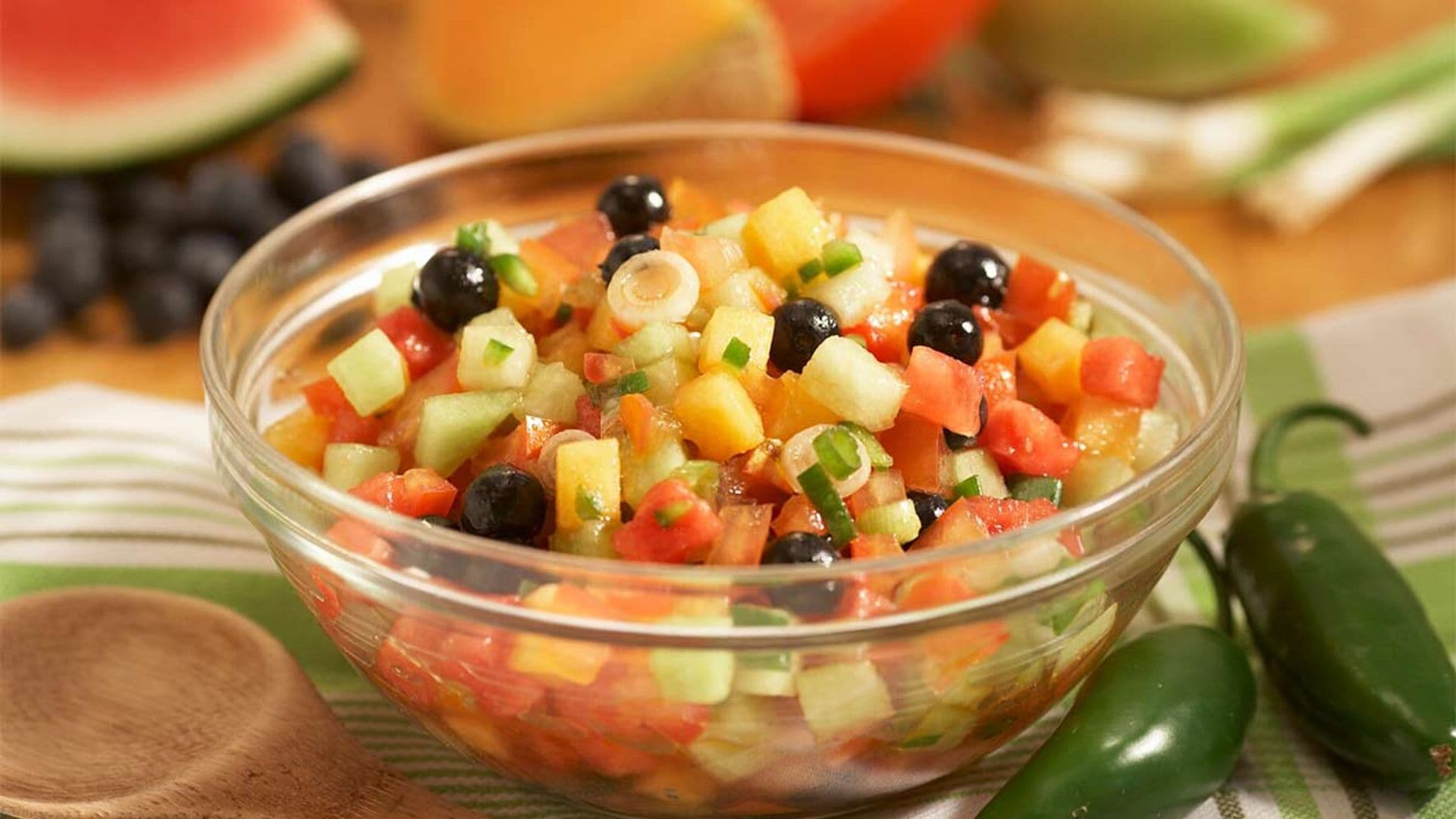 Pipirrana de melón y cerezas