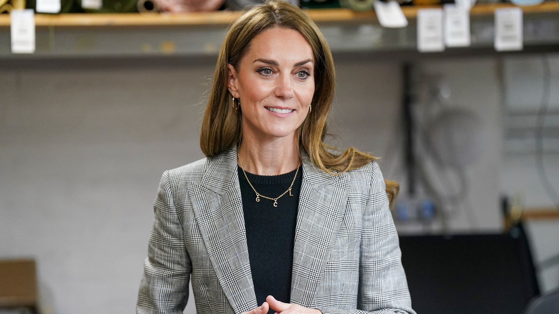 Macarena Arnás, grafóloga, sobre la nueva firma de Kate Middleton: "Muestra una mayor necesidad de protección para ella misma y para los suyos"