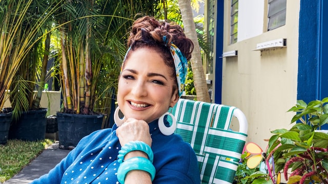 Gloria Estefan lanza 'La Vecina (No Se Va)' y Ela Taubert estrena 'Preguntas a las 11:11'