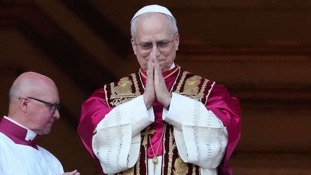Papa León XIV en su primera presentación en Vaticano