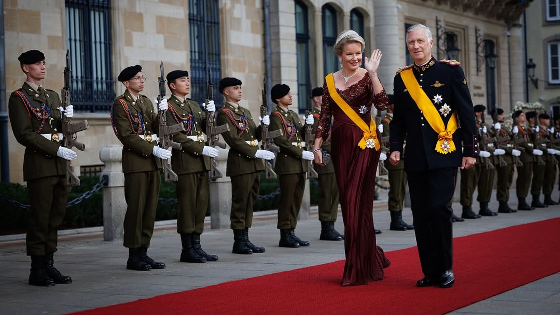 ​Todos los looks del banquete en el Palacio Gran Ducal: de la tiara misteriosa a un vestido inesperado