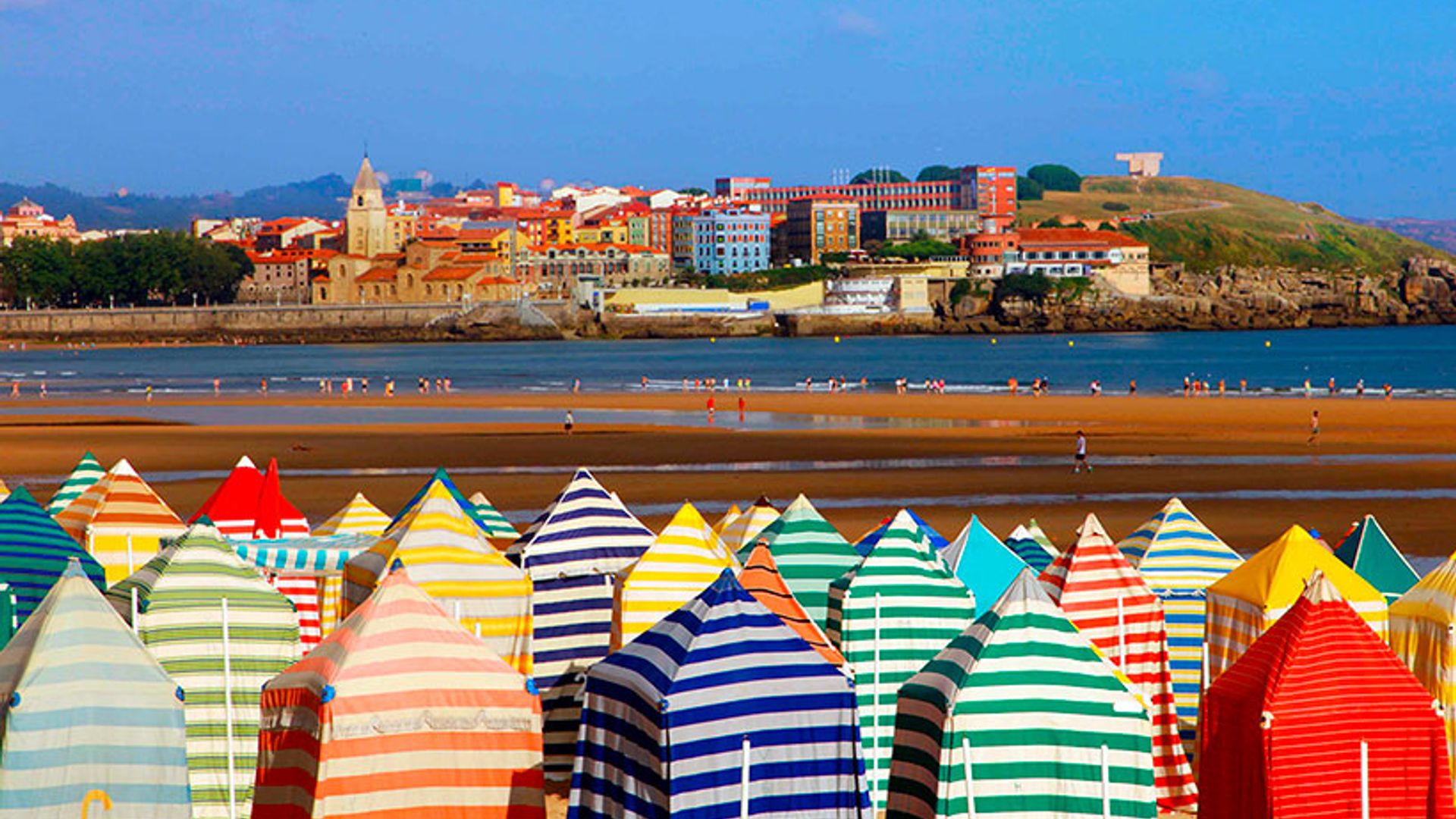 Gijón, la mejor ciudad con playa de España para nuestros lectores