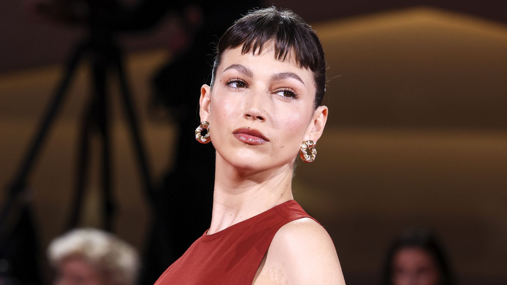 Analizamos el estilo de Úrsula Corberó, una española que triunfa en Hollywood: "Hace de cada estilismo un papel más que interpretar"