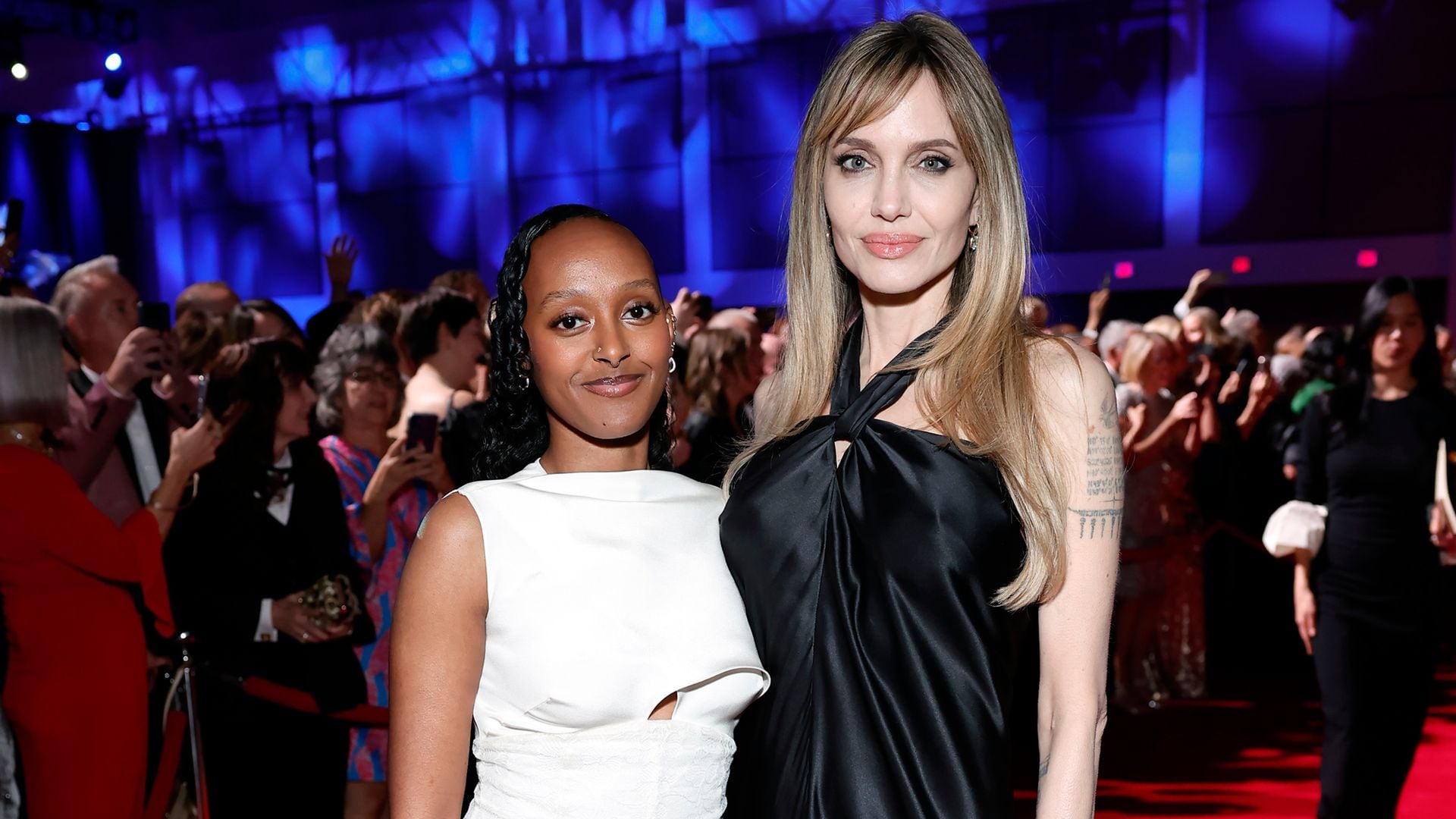 Orgullosa como mamá, Angelina Jolie acompaña a hija Zahara en un momento especial