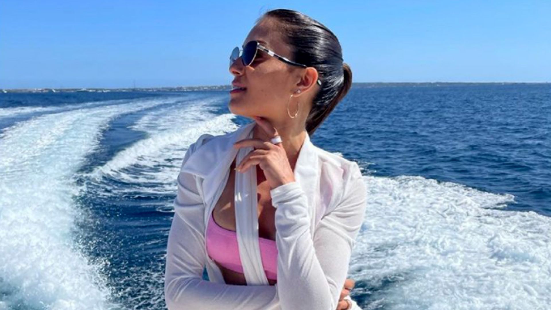 El espectacular posado ibicenco de Hiba Abouk... fotografiado por ¡María Pedraza!