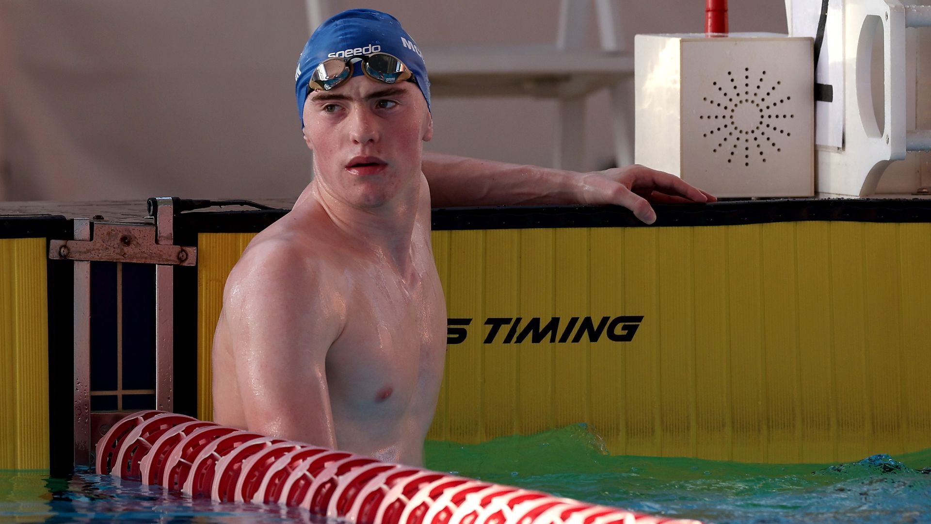Sean McCann compitiendo en natación