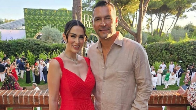 Los invitados tenían que ir vestidos de verde, blanco o rojo.