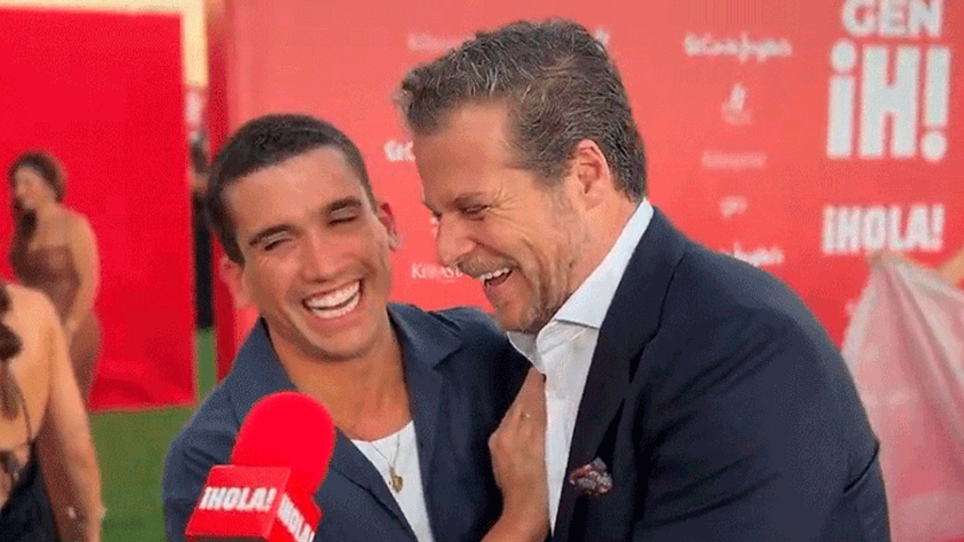 El vídeo del divertido momento fan de Jota Abril, presentador de los Premios GEN ¡H!, con Jaime Lorente