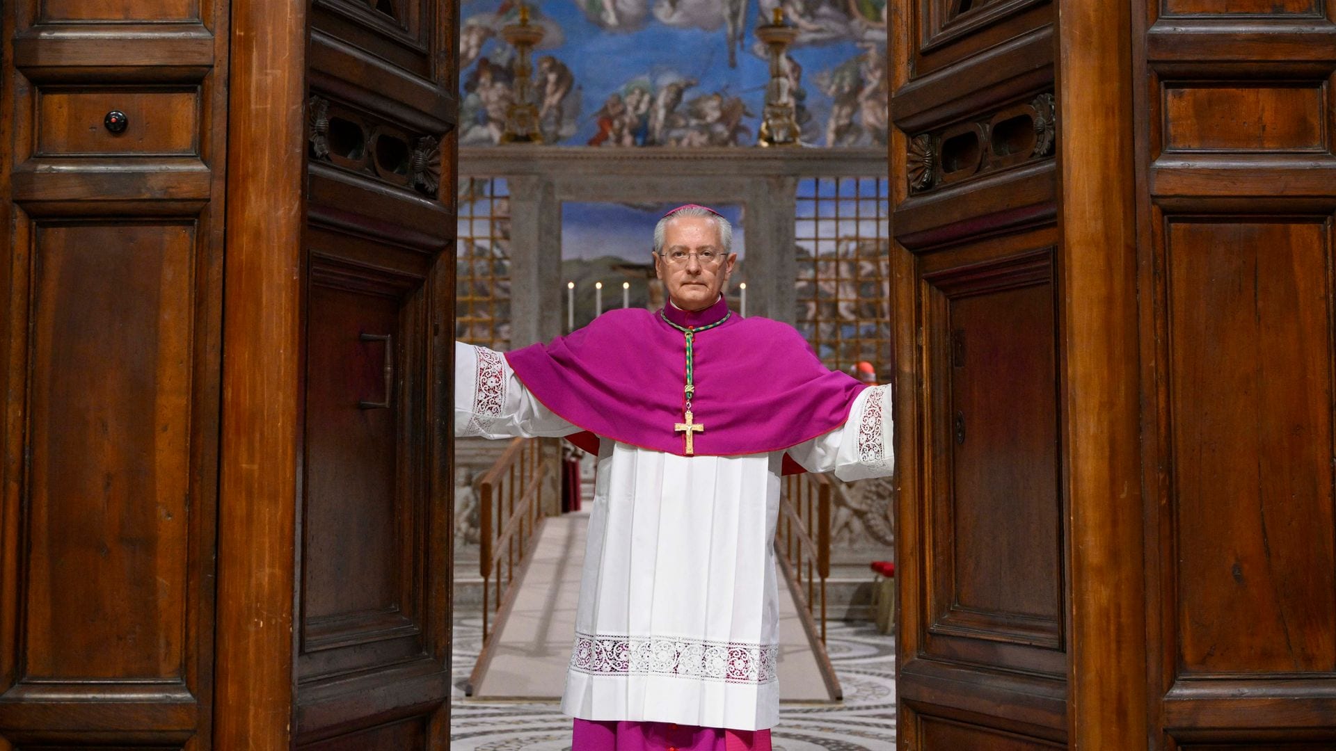 En vídeo, así es el 'extra omnes': el curioso ritual que marca el inicio del cónclave