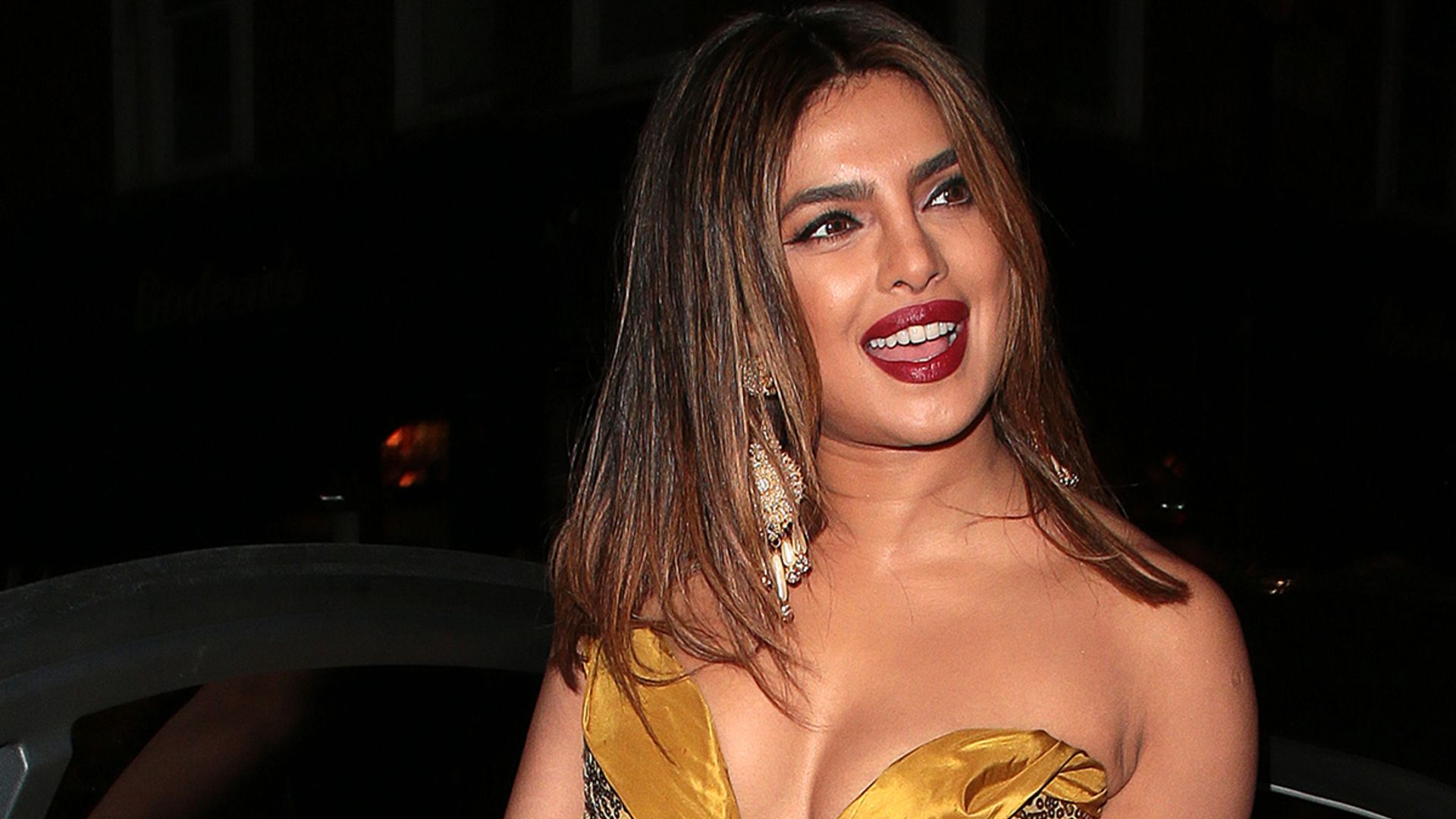 Priyanka Chopra vuelve a convertirse en la 'princesa de Bollywood' gracias a su vestido de lentejuelas