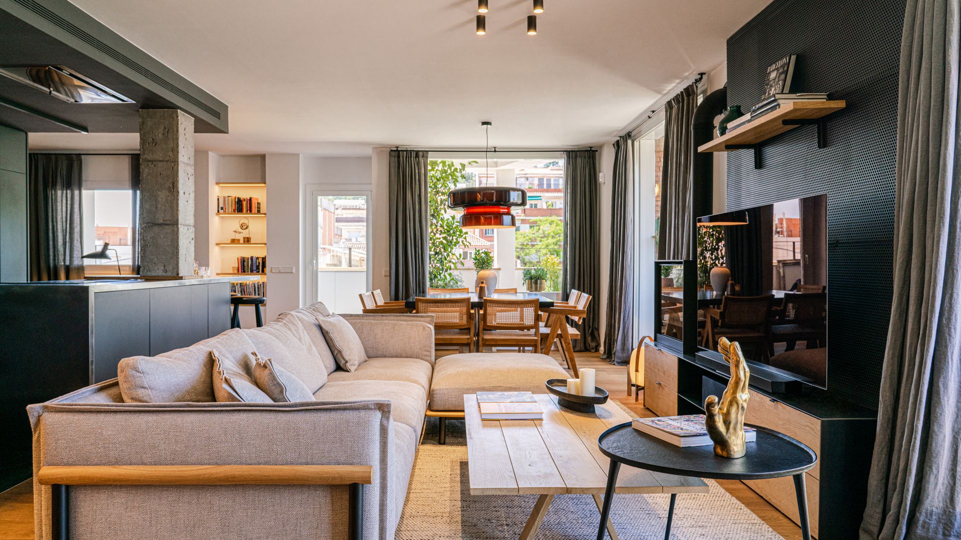 Salón comunicado con comedor y cocina