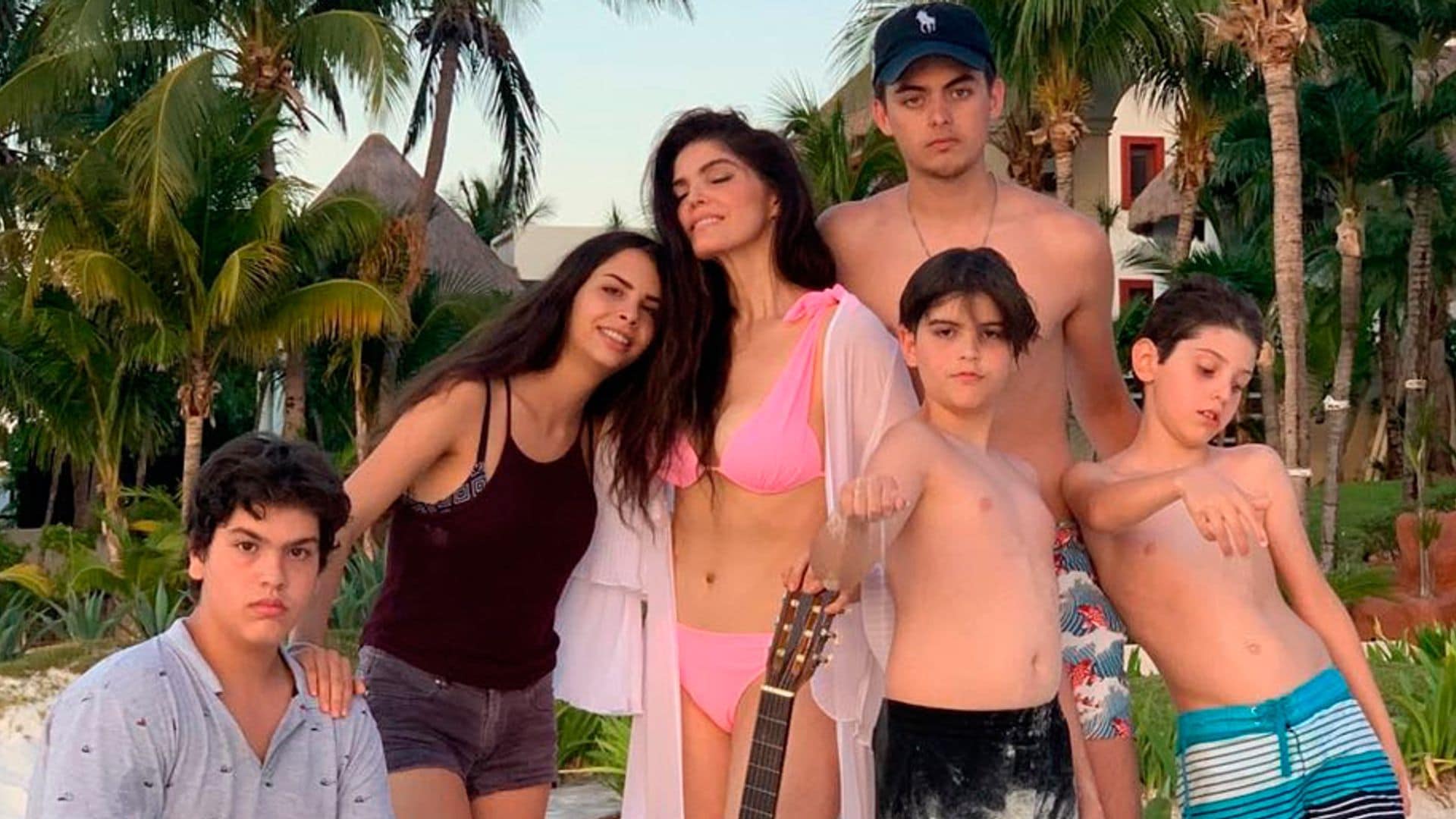 El cariñoso mensaje de Ana Bárbara para sus hijos y los de Mariana Levy