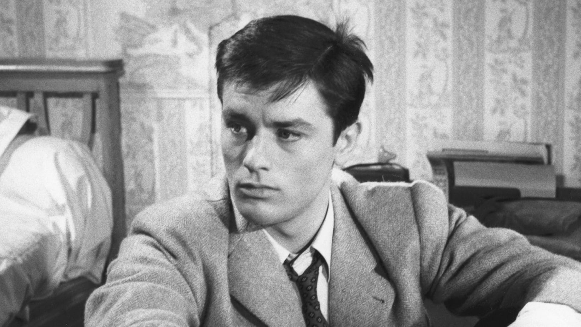 Se recrudece el enfrentamiento entre los hijos de Alain Delon: repasamos la vida del galán por excelencia del cine francés