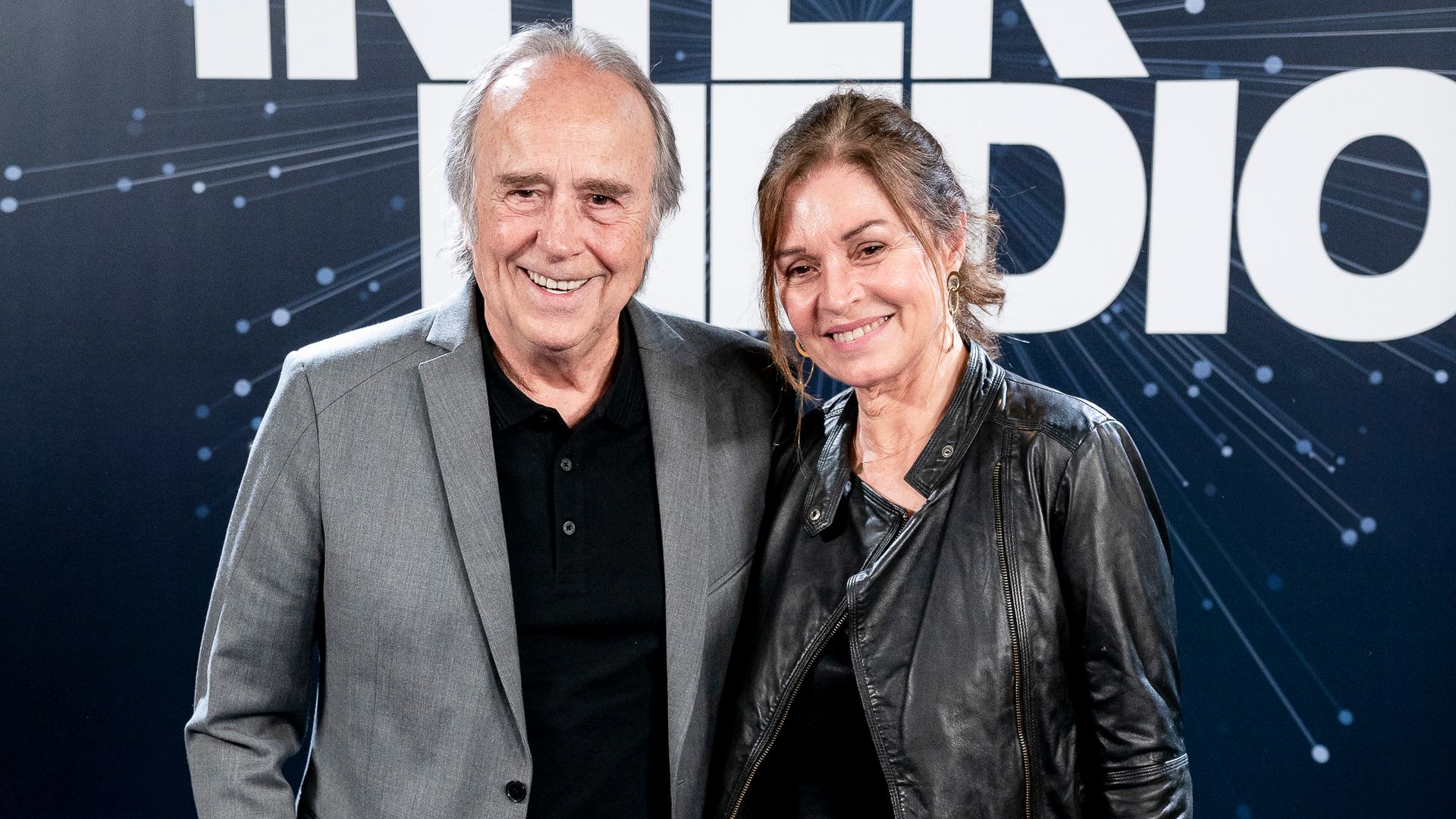 Así es la bonita familia de Joan Manuel Serrat: casado con Candela Tiffón,  tiene tres hijos y seis nietos