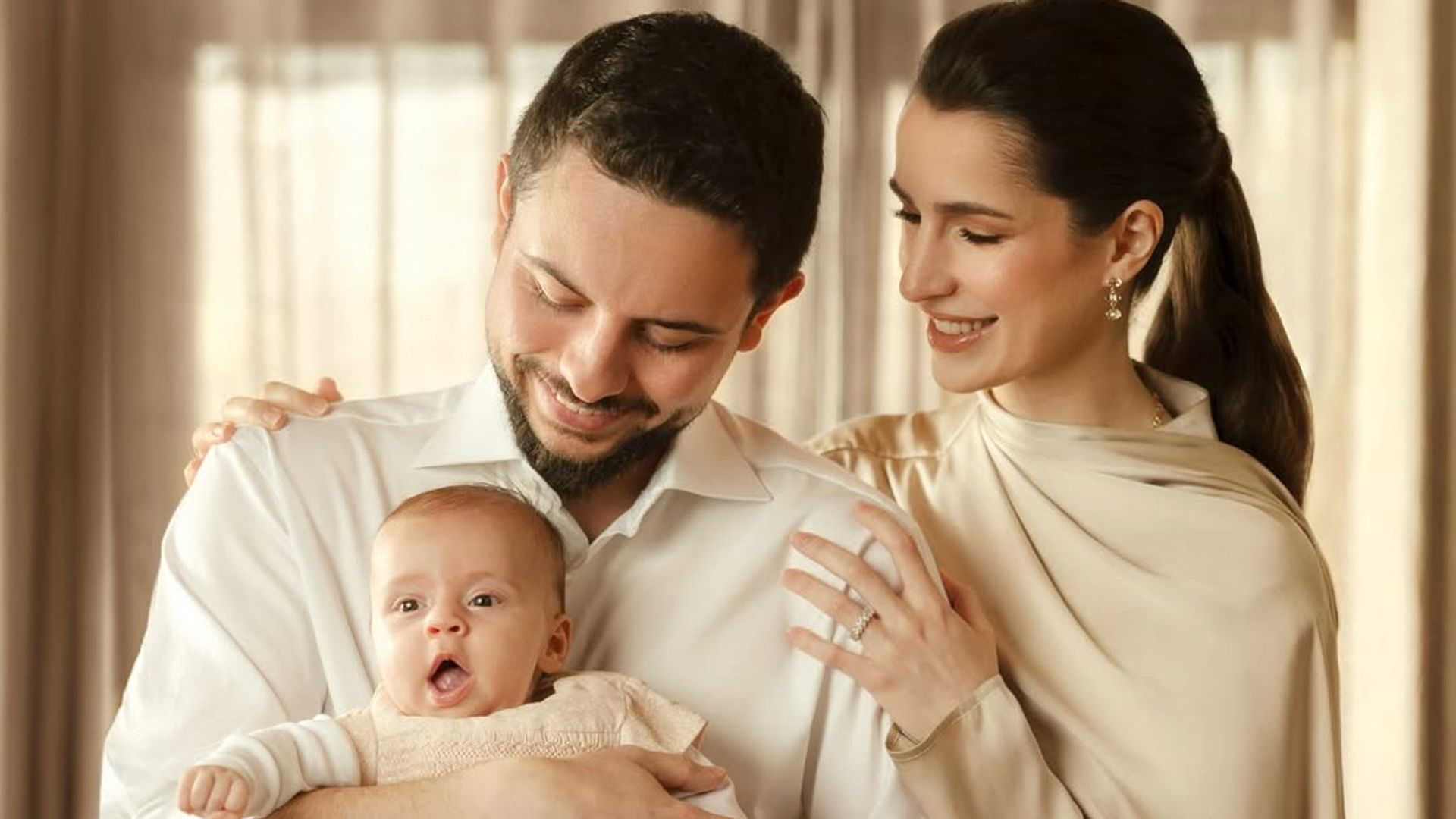 Iman Raja La princesa Iman protagoniza con cuatro meses la felicitación de ...