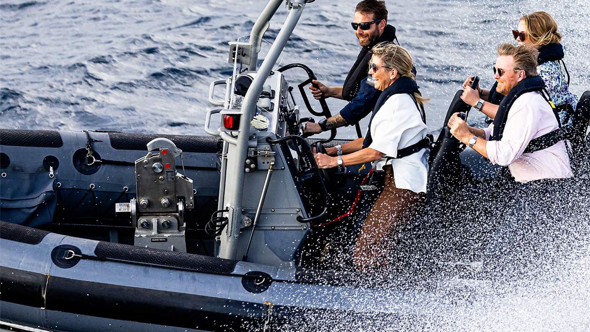 Los reyes de Países Bajos y la princesa Amalia: adrenalina pura en su travesía por el Caribe con Maxima al volante