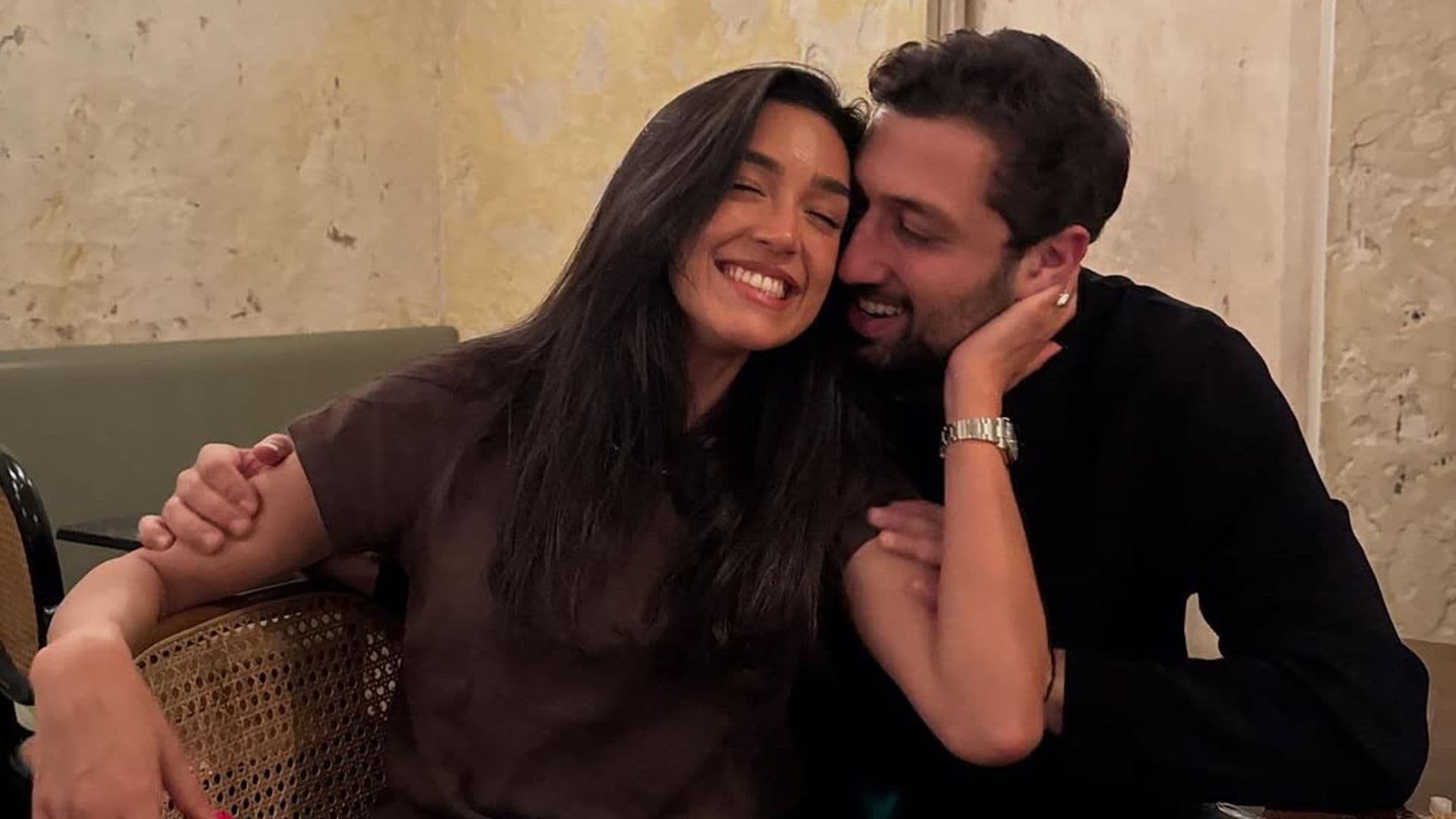 Ale Capetillo y su esposo Nader, en París.